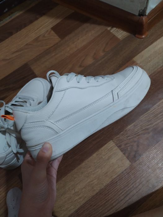 Кроссовки одевала пару раз