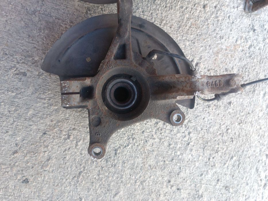 Шенкел - главина лява за Дачия Докер, Лоджи 1,5DCI