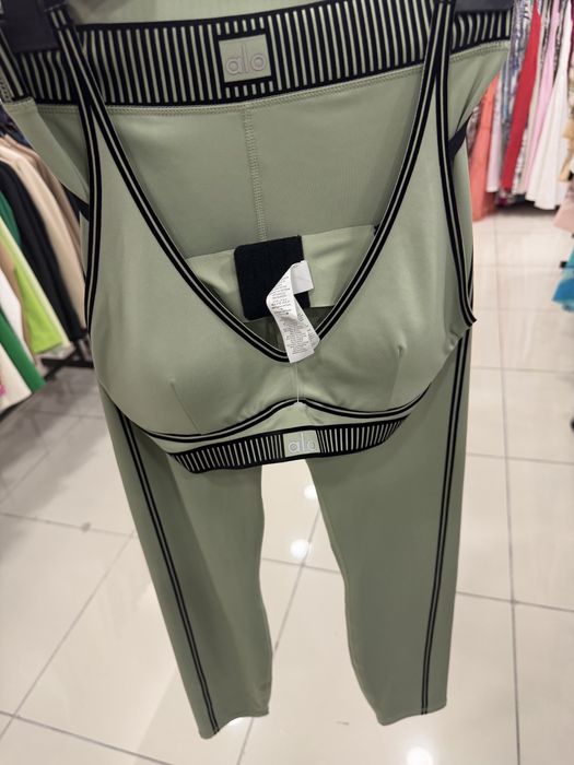 Set Alo Yoga Bustiera si Colant