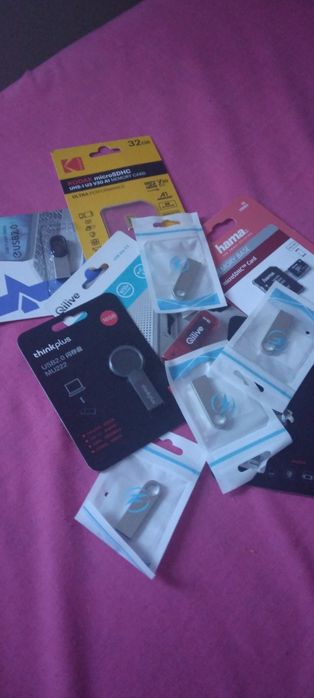 Stick  de 16 gb cu muzică