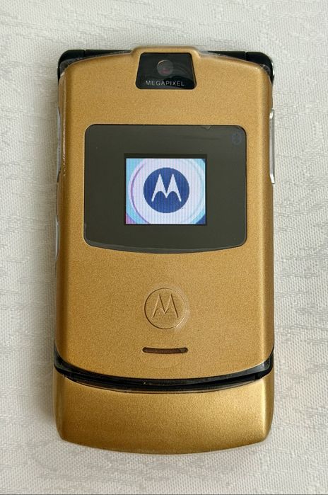 Motorola V3 2004 Gold  Liber de retea / Absolut CA NOU