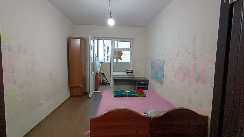 3 hona + 2/6 balkon srochna  sotiladi 10-hudud