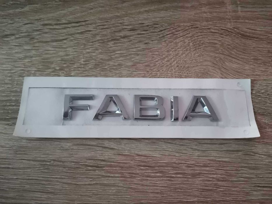 Skoda Fabia емблеми лого надпис нов стил