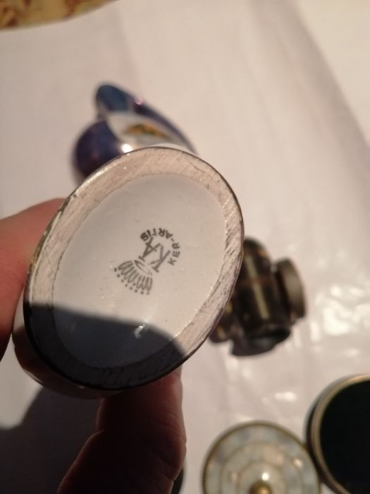 Vând decorative metalice și porțelan model vechi