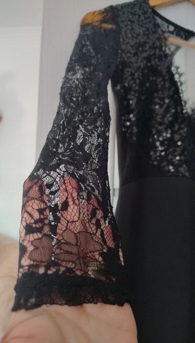 Rochie de seara cu dantelă și paiete