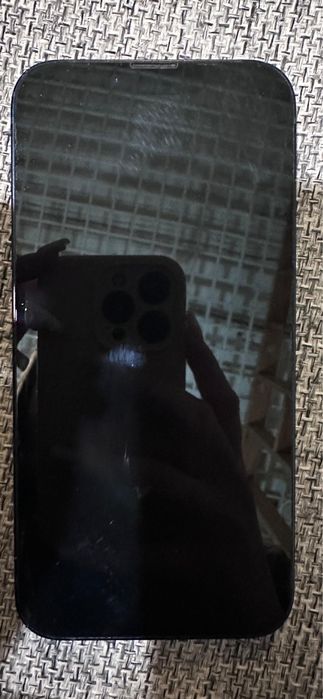 Продам айфон 13