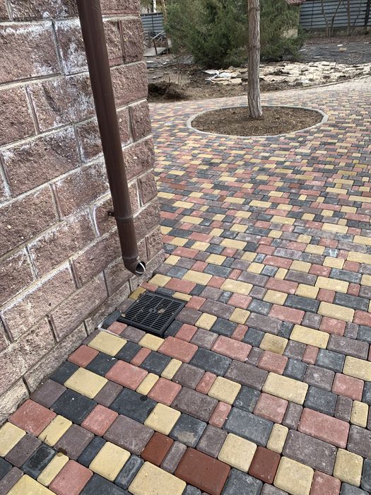 Благоустроиство территории Укладка Брусчатки