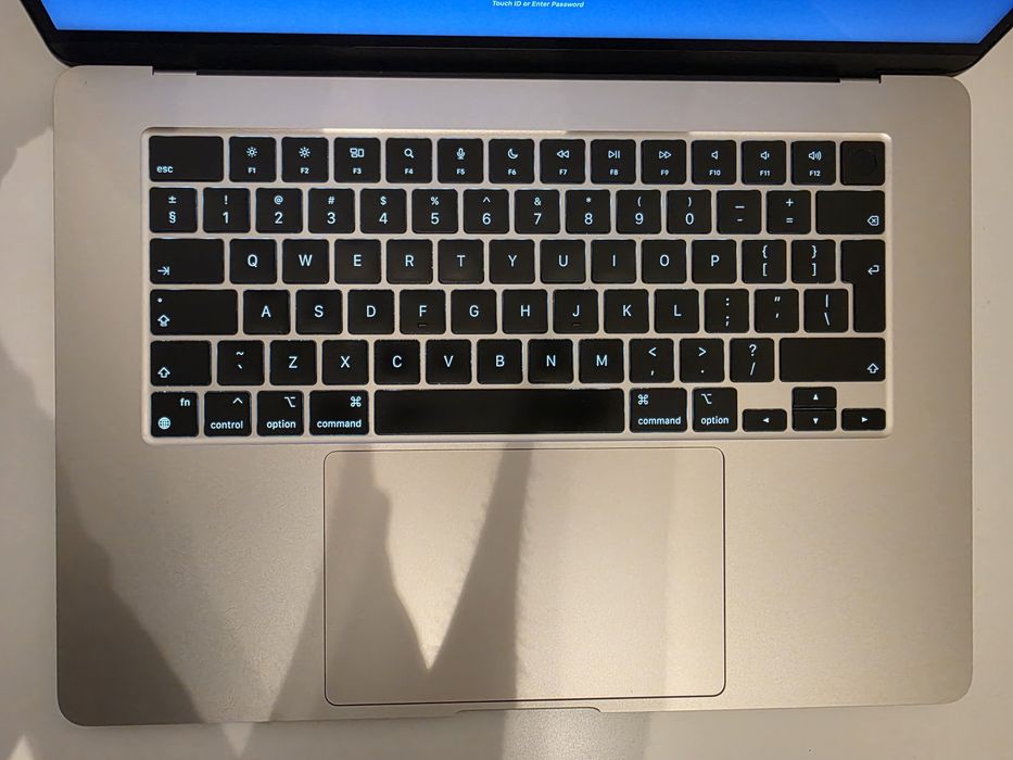 Macbook Air M2 2023 15 inch Gold / Starlight impecabil