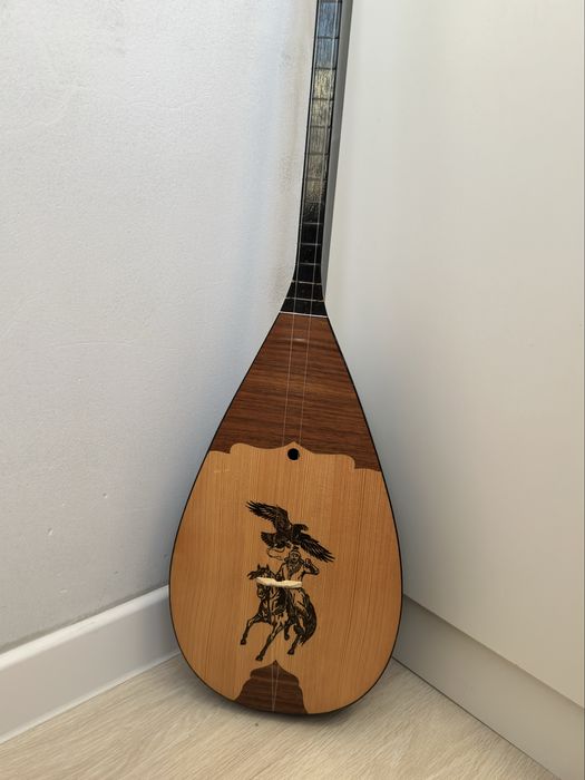 Домбыра с чехлом