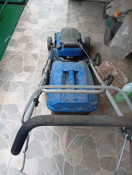 Vând motocoasă  hiunday