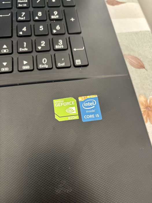 лаптоп asus с зарядно