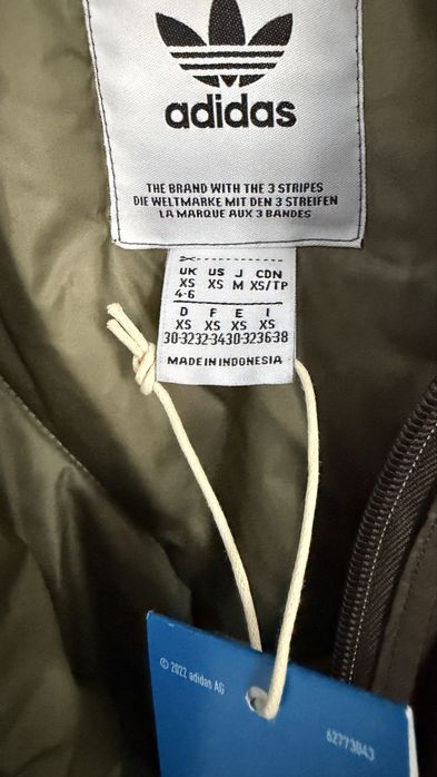 Geaca Adidas noua cu eticheta