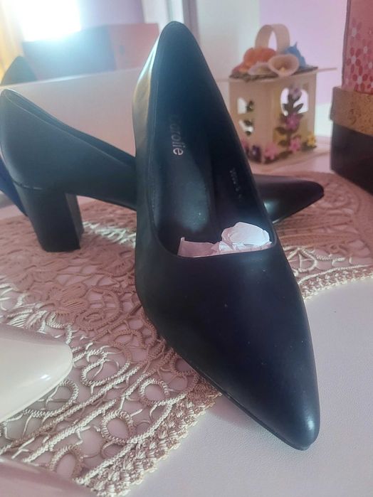 Pantofi noi in cutie