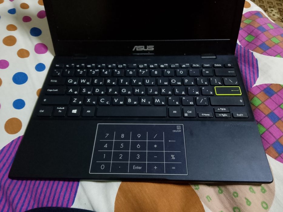 Asus нетбук в хорошем состоянии