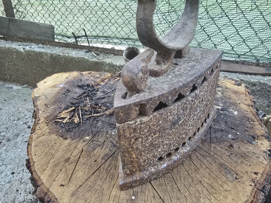 Продавам стара  Ютия