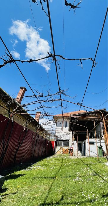 Casa BĂLEȘTI (5km Tgjiu-Gorj) la strada principala