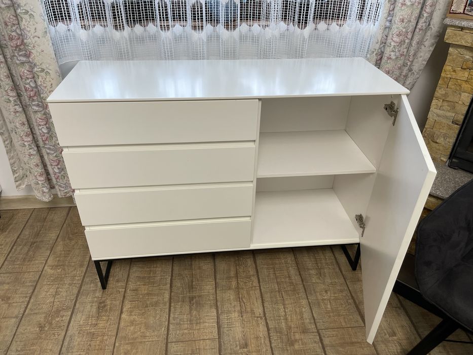 Comodă cu sertare și ușă din MDF