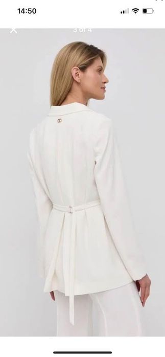 Twin Set Блейзър в екрю-бяло с лого и колан