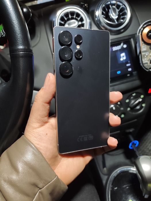 Samsung s 25 ultra 12/512 SROCHNA