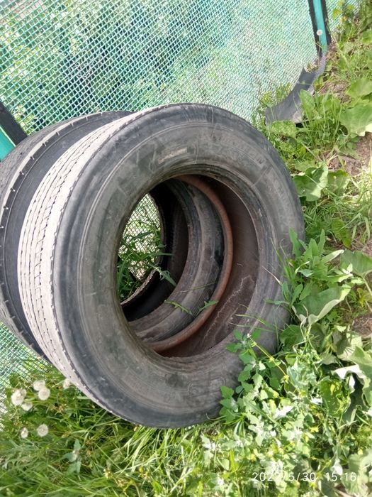 Продам резину на грузовик