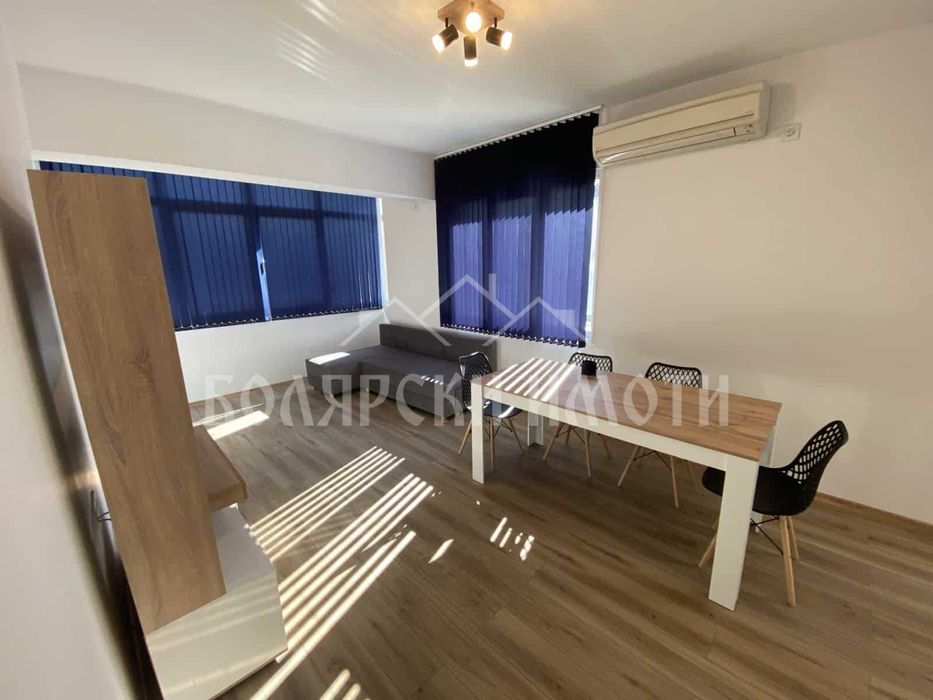 Новообзаведен четиристаен апартамент в Идеален Център