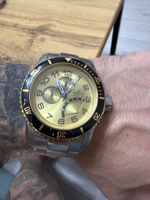 Наручные часы INVICTA PRO DIVER 300  под водой