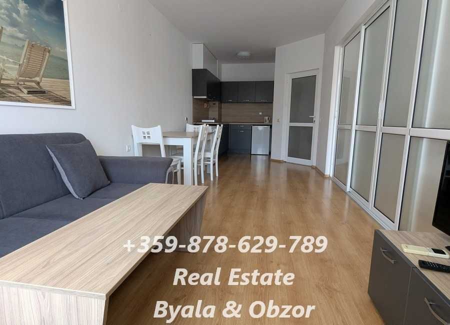 Двустаен апартамент с гледка към града на първа линия в гр.Бяла