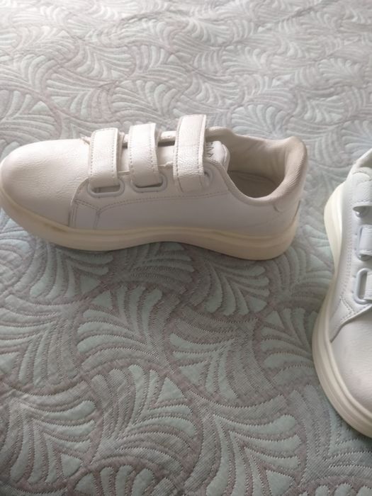 Продам женские кросовки