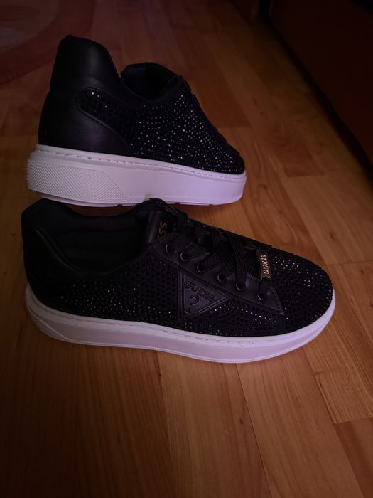 Adidași negri cu pietre Guess – mărimea 36–37 – NOI