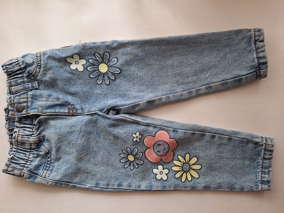 дрехи и обувки за момиче GAP, Mayoral, Guess, Skechers