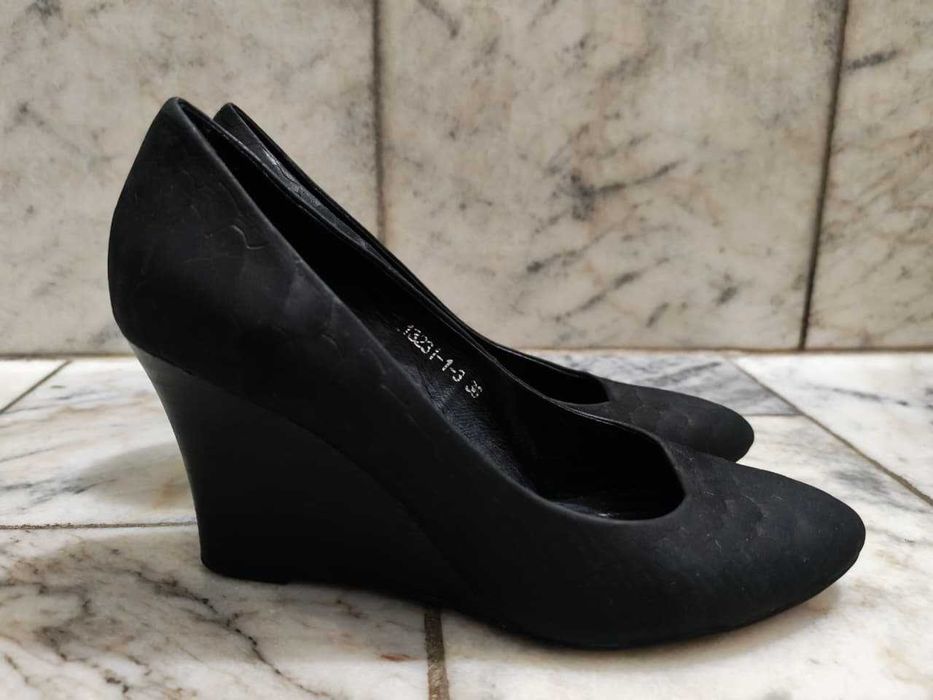 Туфли на танкетке