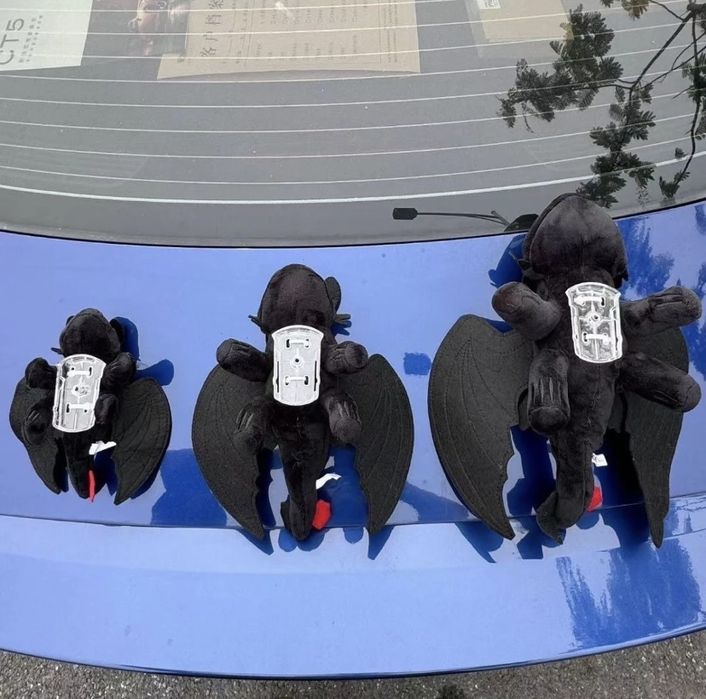 Дракон беззубик на авто