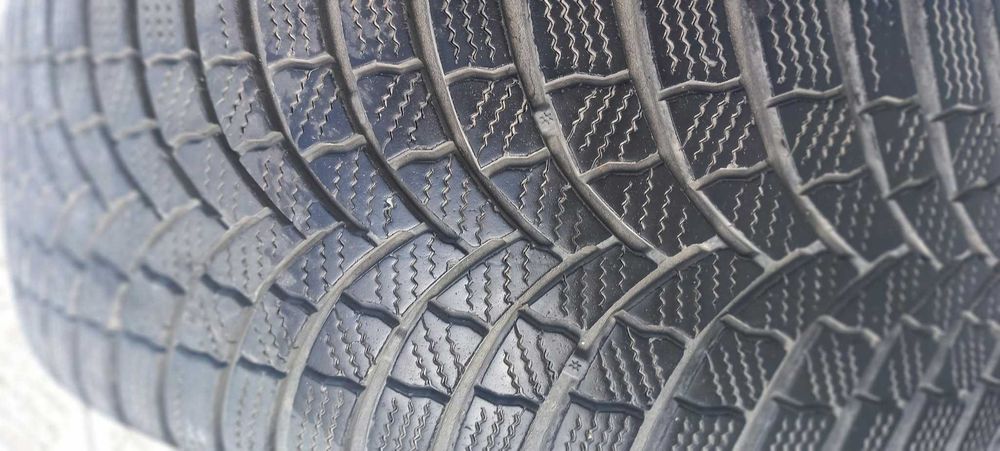 Зимни гуми Bridgestone с железни джанти и оригинални тасове за Тoyota Corolla