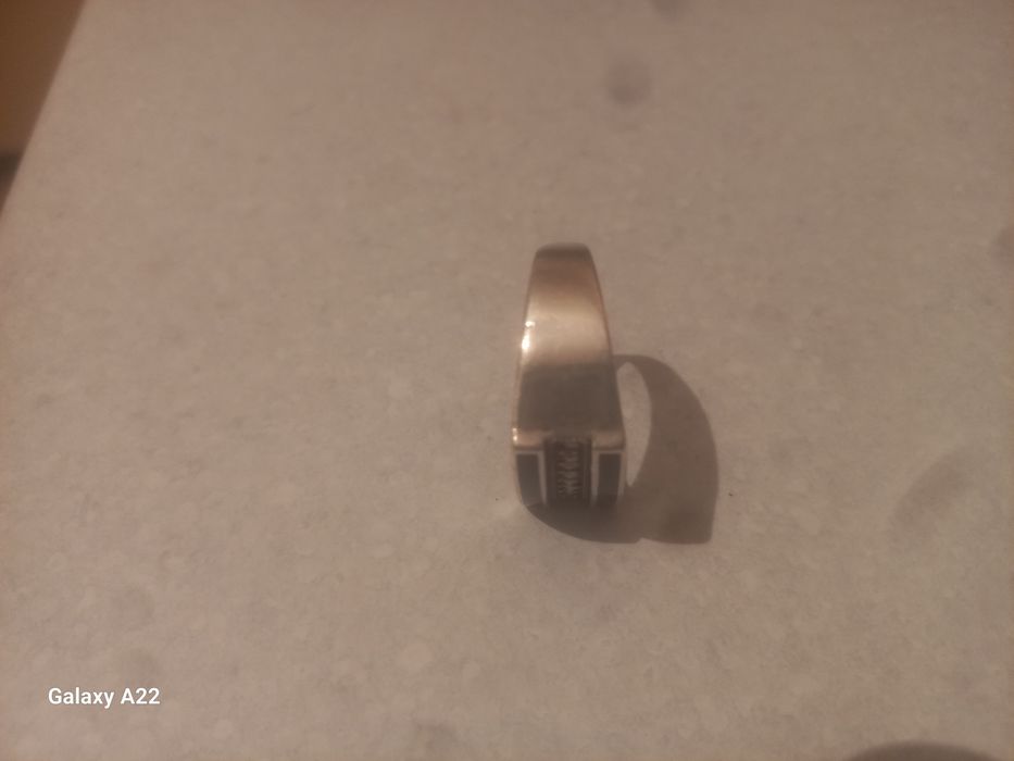 Продам печатка мужская серебро.