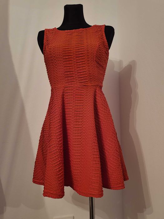 rochii, bluze, pantaloni cu prețuri începând de la 35 de lei