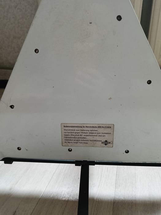 Аварийнный знак для машины