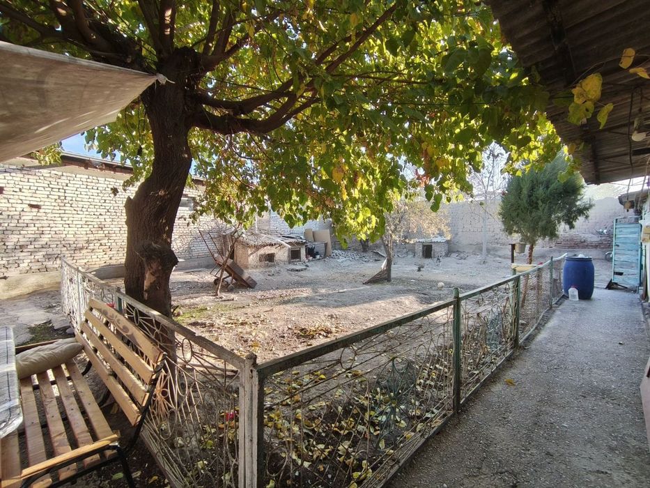 Ховли уй сотилади сариосиё центирида