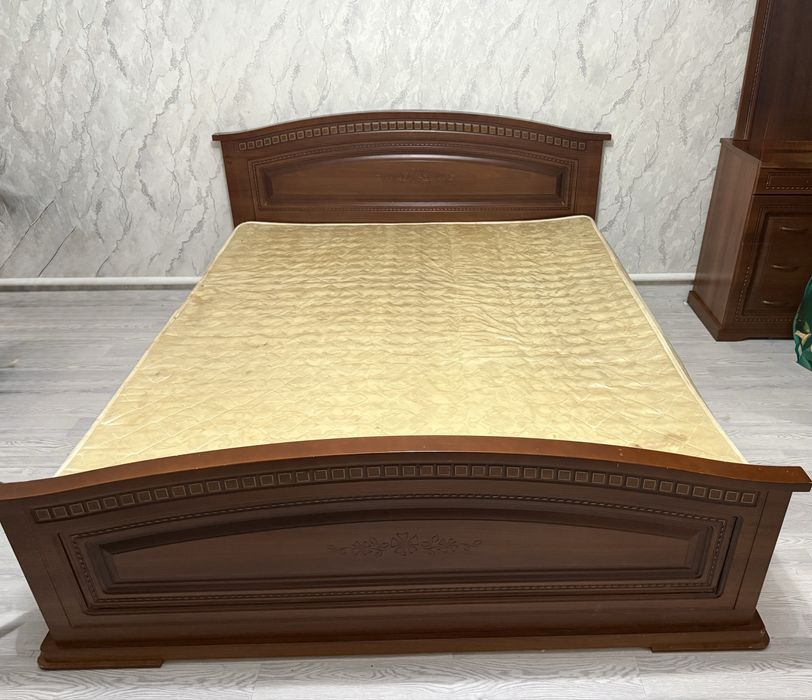 спальный диван с матрасом