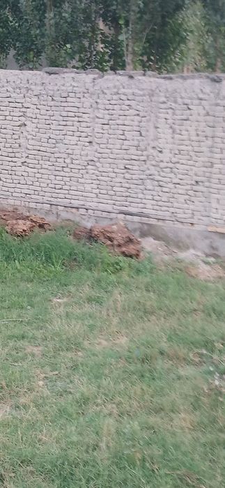 3тарафи йул 16сутик катта йулдан 200м ичкари айтворилар уралган.