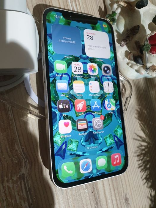 Vând iPhone 13 - White- liber de rețea - impecabil