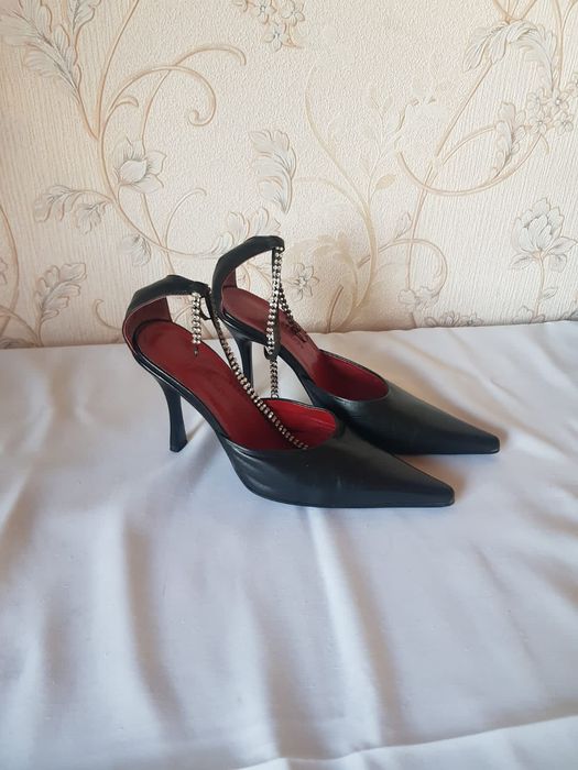 Продам туфли на шпильке
