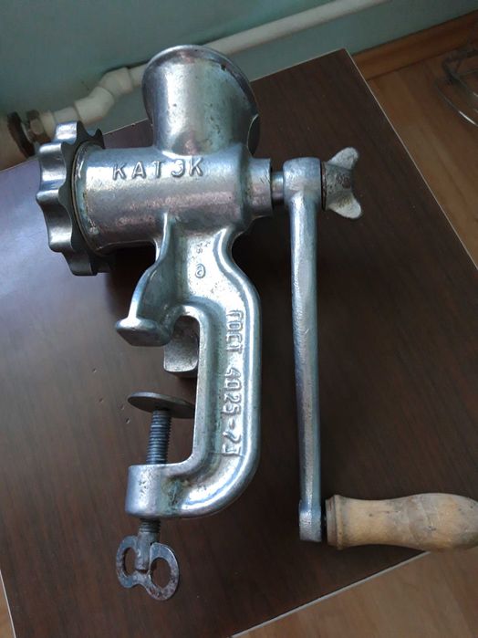 Мясорубка  ручная.