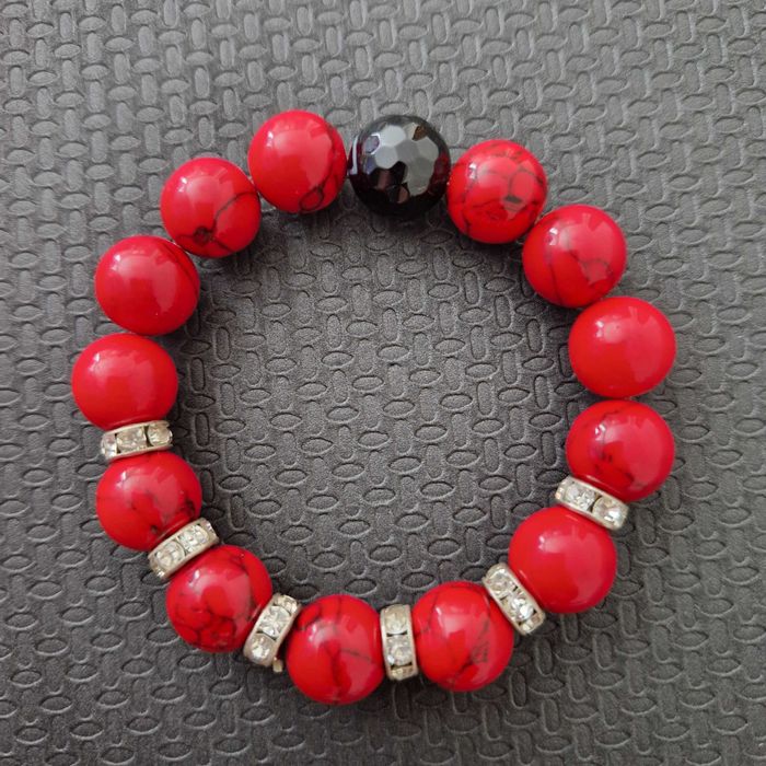 Гривна с естествени камъни