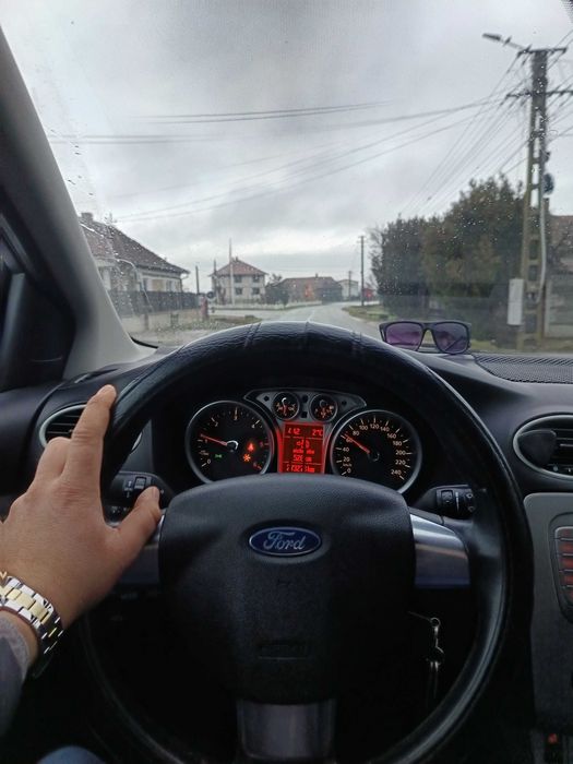 Vând Ford focus 2 an 2010 1.6 diesel 109cai euro5