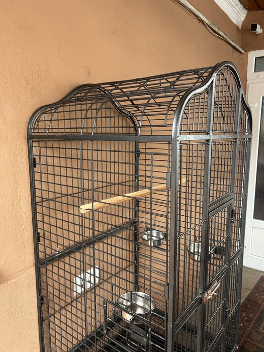 Volieră, colivie papagali