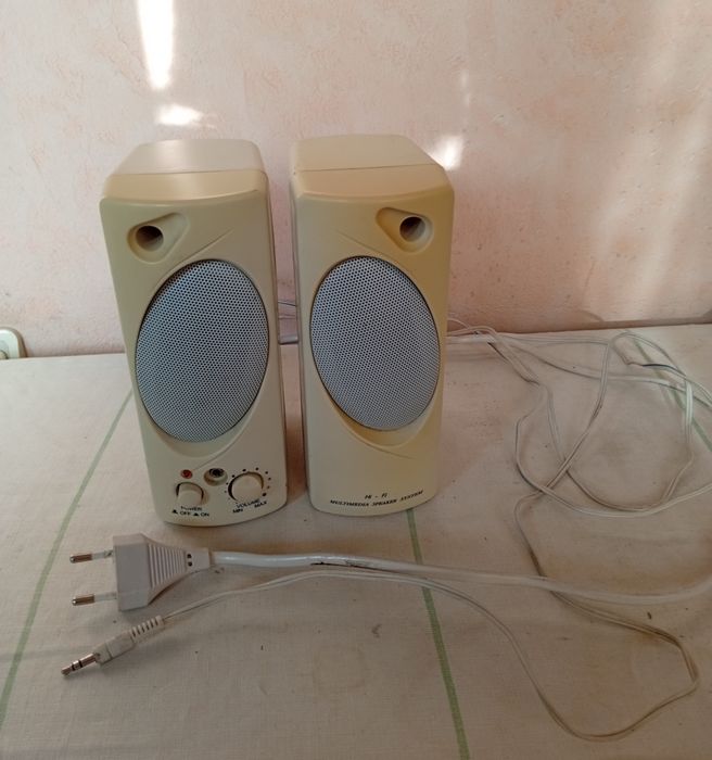 Аудиоколонки (multi-meadia speaker)