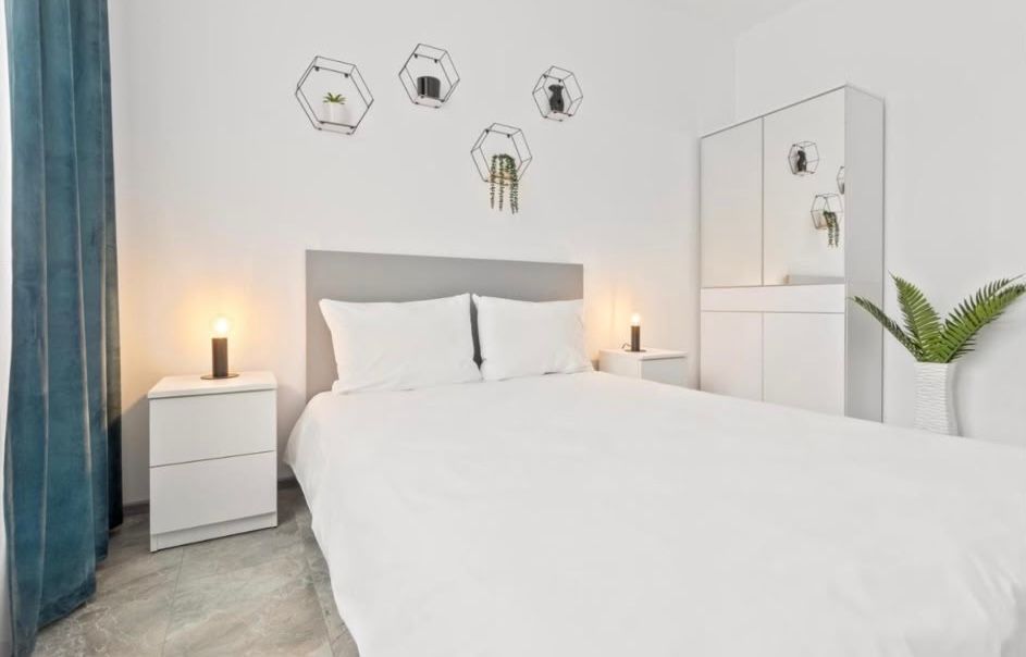 De inchiriat apartamen 3 camere !