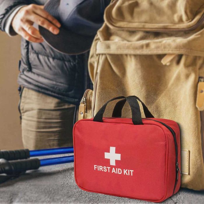 Туристическа Аптечка напълно оборудвана със 173 броя аксесоара