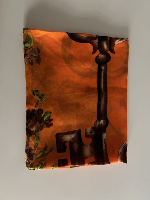 Платок 90*90 в упаковке. Тойбастар