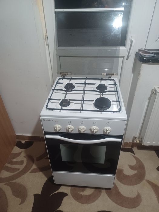 Vând aragaz în stare buna